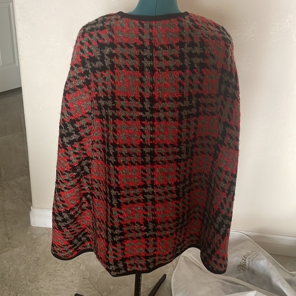 Vivienne Vivienne Tam red plaid cape - Picture 3 of 4